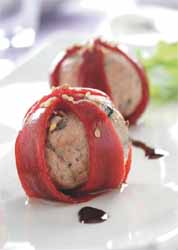 Bombones de mousse fondant con setas y pimientos del piquillo confitados